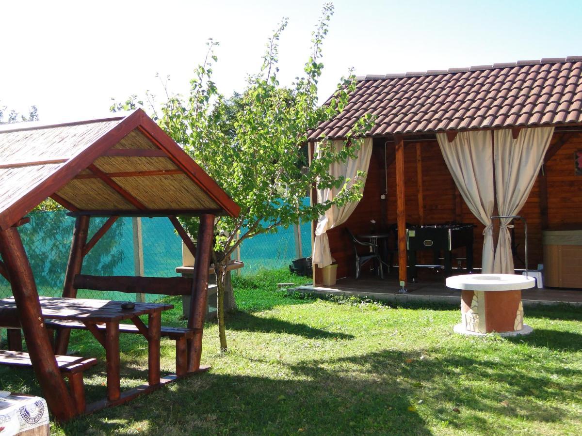 Vadrózsa Vendégház-Apartman Demjén Exterior foto